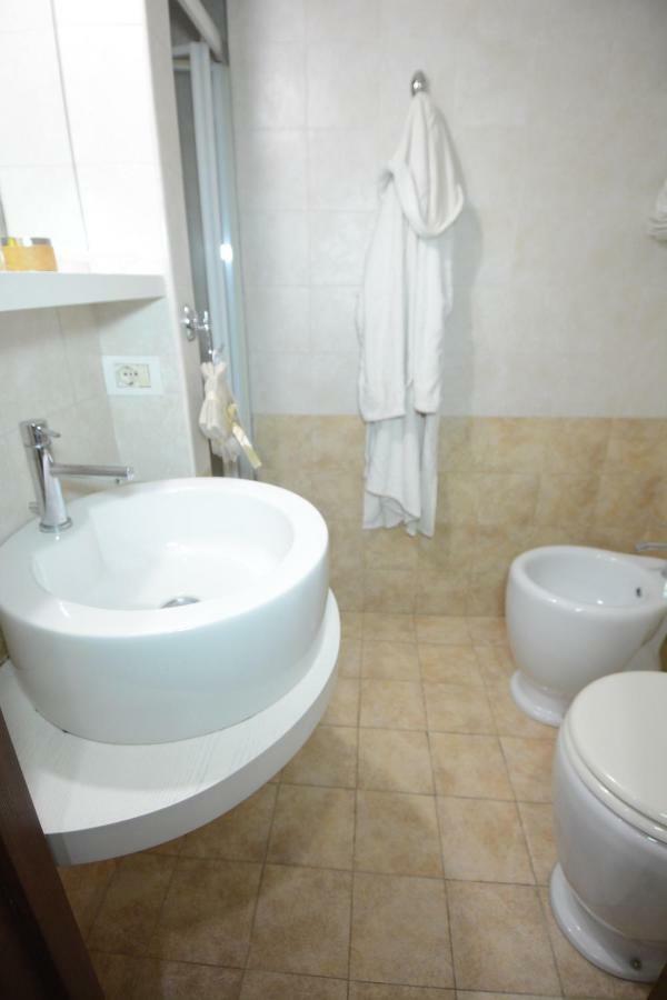 B&B Domus Gaia Lecce Exteriör bild