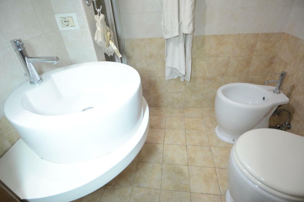 B&B Domus Gaia Lecce Exteriör bild